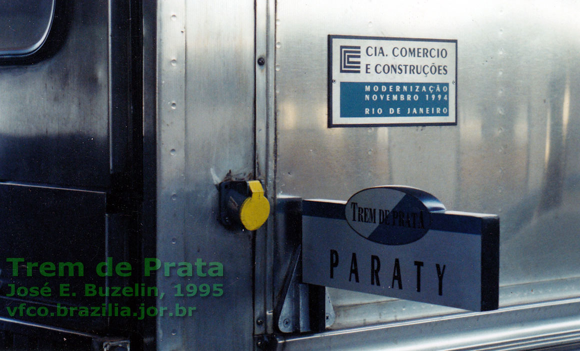 Identificação do carro "Paraty" e placa da reforma feita pela CCC