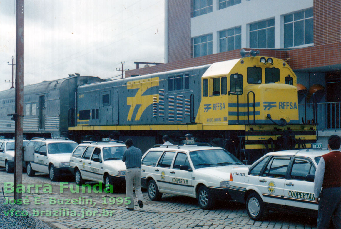 Locomotiva U20C "Rio de Janeiro" com o Trem de Prata em Barra Funda, São Paulo