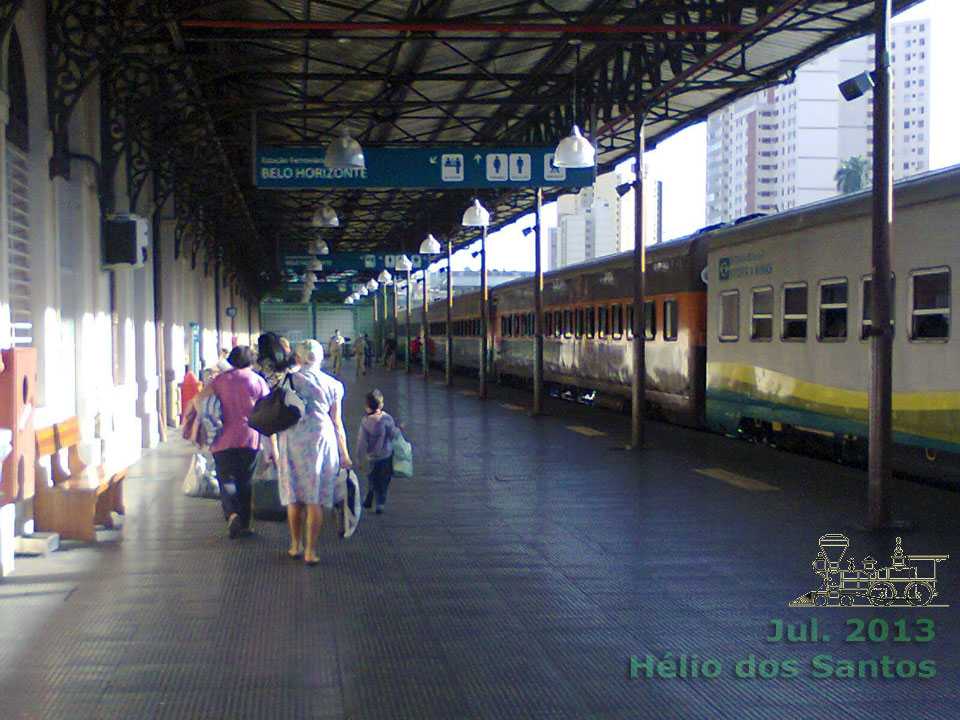 Plataforma de embarque no trem de passageiros em Belo Horizonte