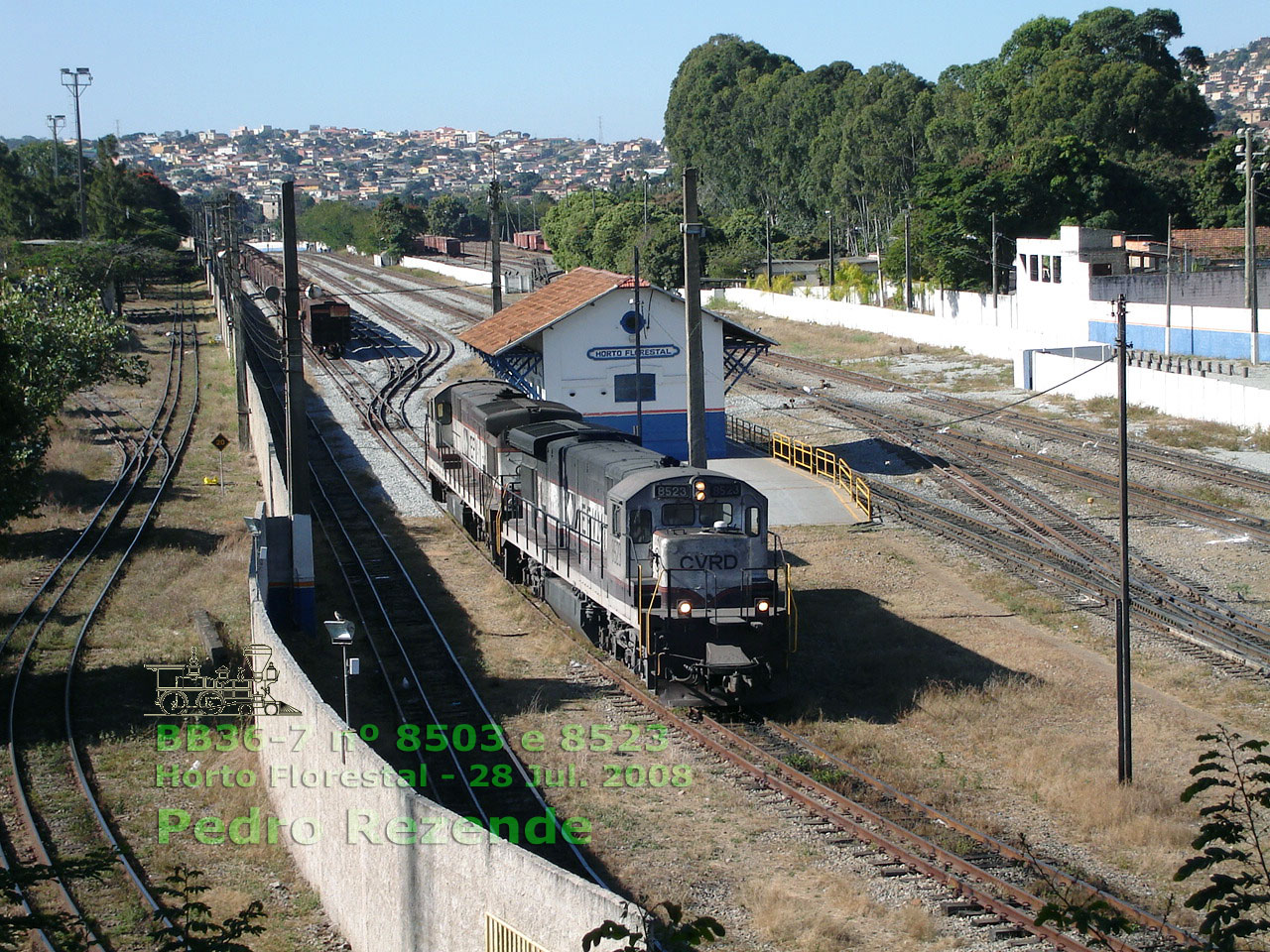 Locomotivas BB36-7 nº 8503 e 8523 da Vale no pátio ferroviário do Horto Florestal