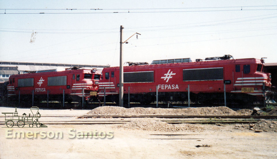 Locomotivas "Francesas" Alstom de bitola métrica, nº 2201 e 22022 da Fepasa - Ferrovias Paulistas