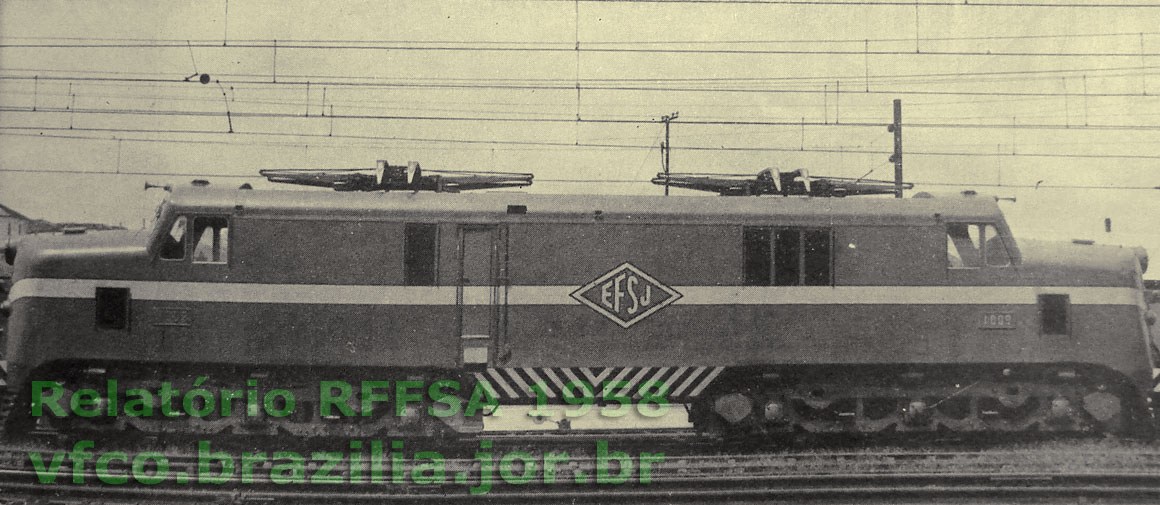 Locomotiva English Electric em vista lateral, com o esquema de pintura e emblema da Estrada de Ferro Santos a Jundia&iacute;