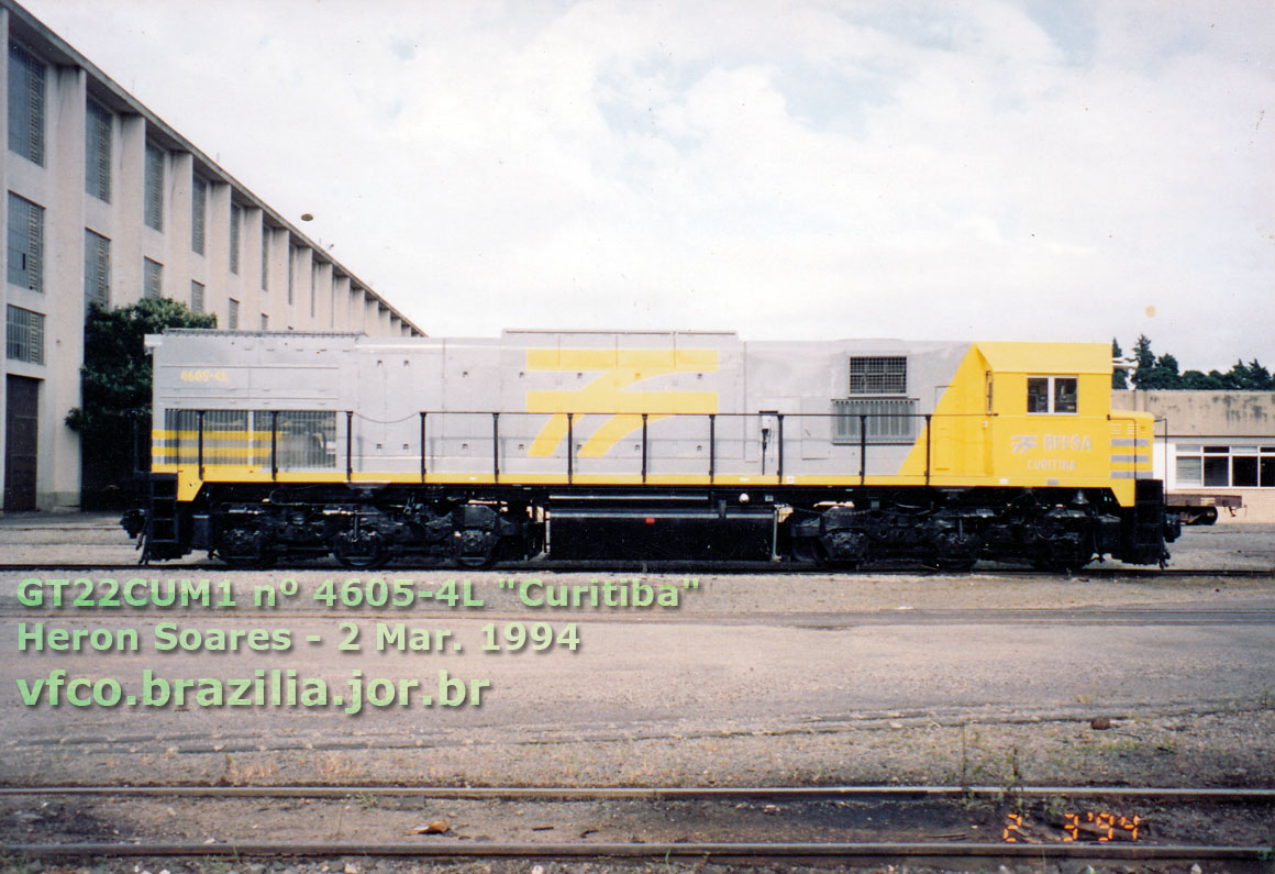 Locomotiva GT22CUM1 nº 4605-4L "Curitiba", apresentada em 1º Mar. 1994 com a "nova" pintura cinza e amarela da RFFSA