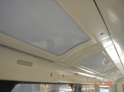 Foto do interior do trem