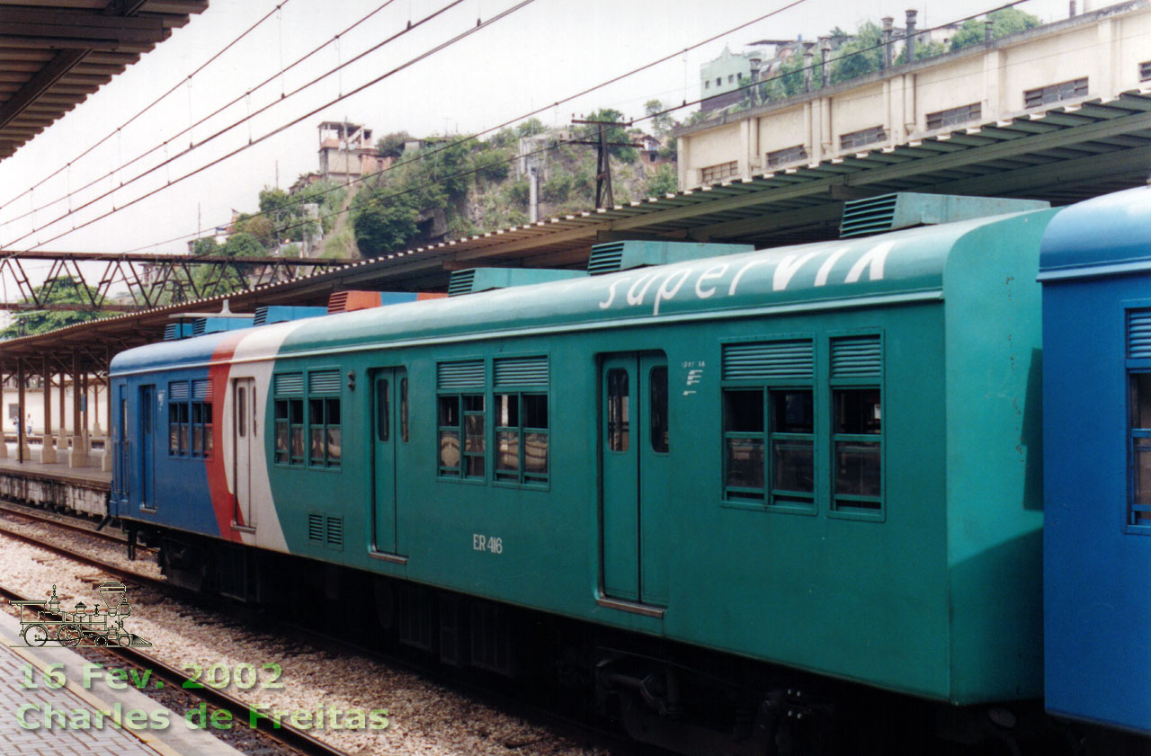 Série 400 (FNV/Cobrasma/Santa Matilde); trem ER 400 - E 400 - ER 1490 - ER 1416 - E 416 - ER 416 na estação D. Pedro II 