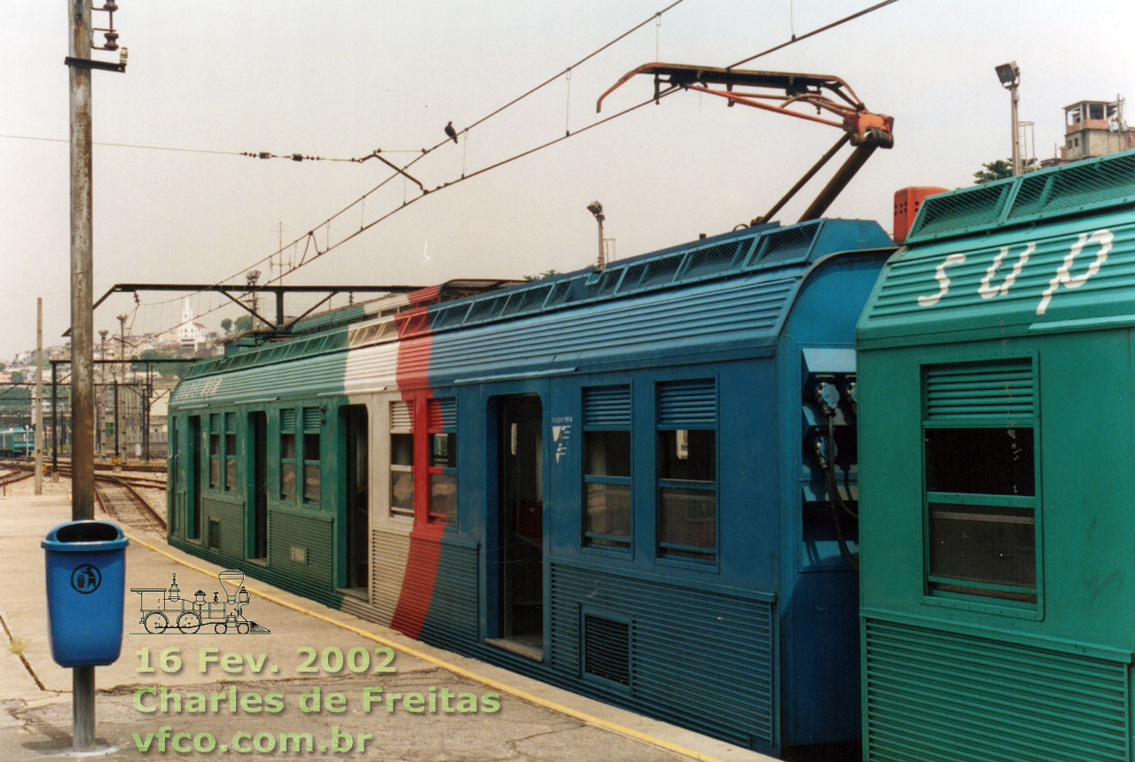 Trem série 9000 (antigo Série 900 reformado); trem E 9012 - ER 9012 - ER 19012 - E 19012 - E 19011 - ER 19011 - E 9011 na estação D. Pedro II