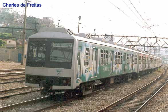 Trem série 1000 (antigo série 200, reformado para a Flumitrens); com propaganda do OMO