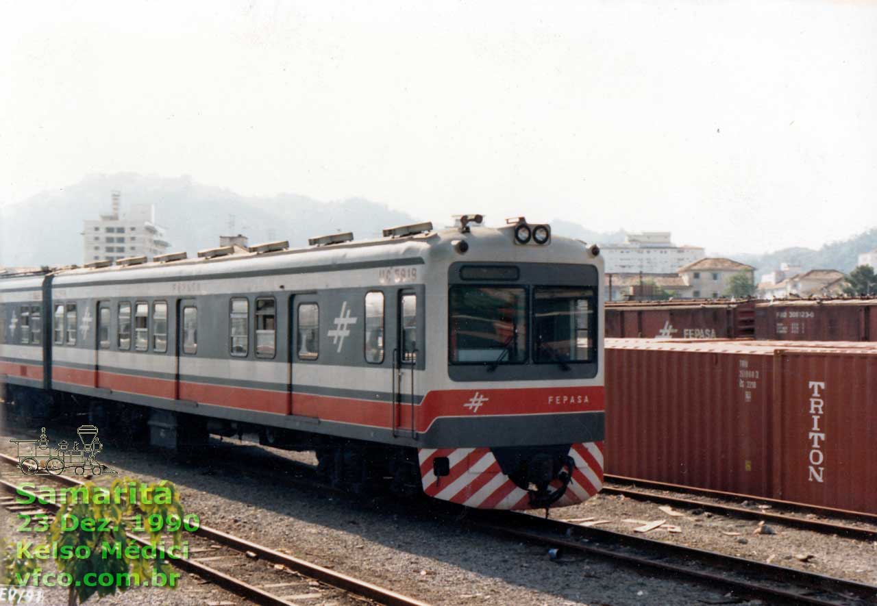Último carro Toshiba do TIM - Trem Intermunicipal Santos - São Vicente, com cabine para o comando da locomotiva Alco RSD8