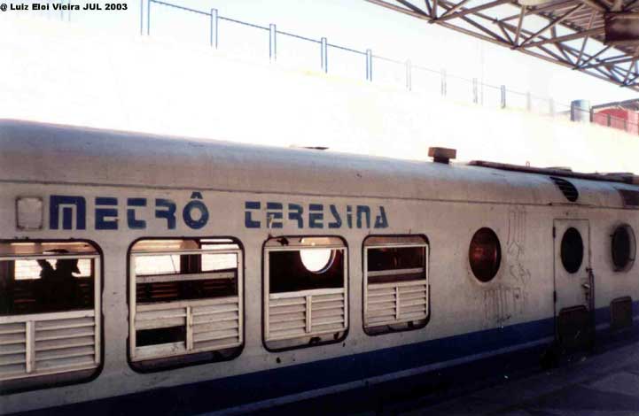 Imagem do Trem Húngaro  nos trilhos do Metrô de Teresina