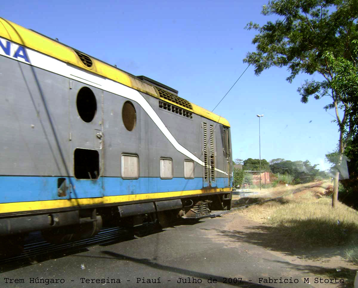 Lateral do vagão-motor do Trem Húngaro no Metrô de Teresina em 2007