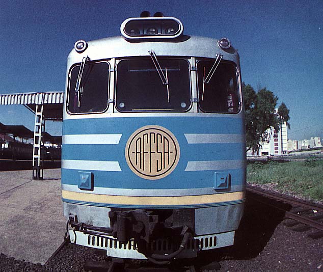Aspecto frontal do Trem Húngaro na linha Porto Alegre - Uruguaiana