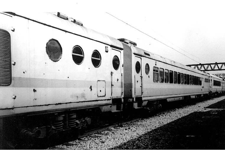 Vagão buffet do Trem Húngaro no depósito da Luz em 1991