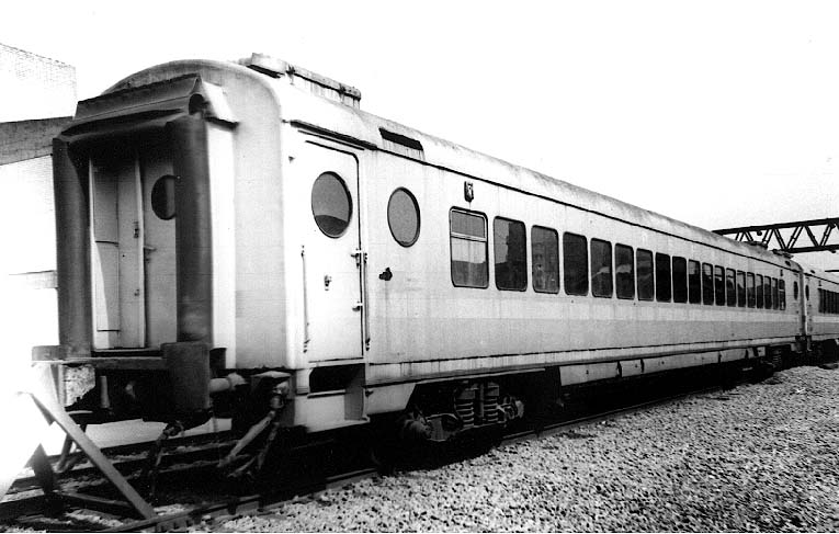 Vagão poltrona do Trem Húngaro no depósito da Luz em 1991