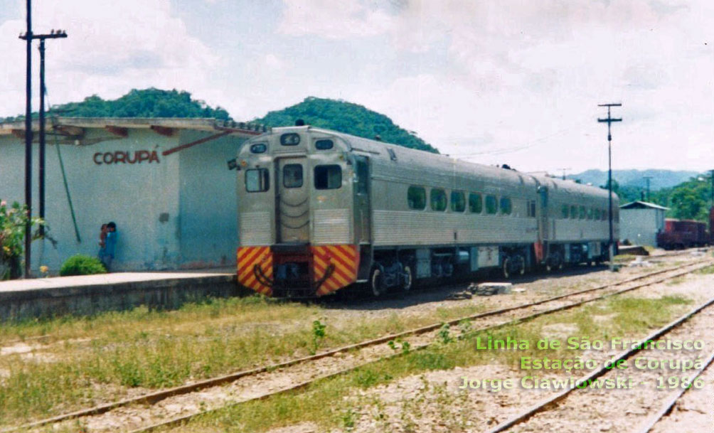 Automotrizes Budd da RFFSA - Rede Ferroviária Federal, na estação de Corupá, Santa Catarina, 1986