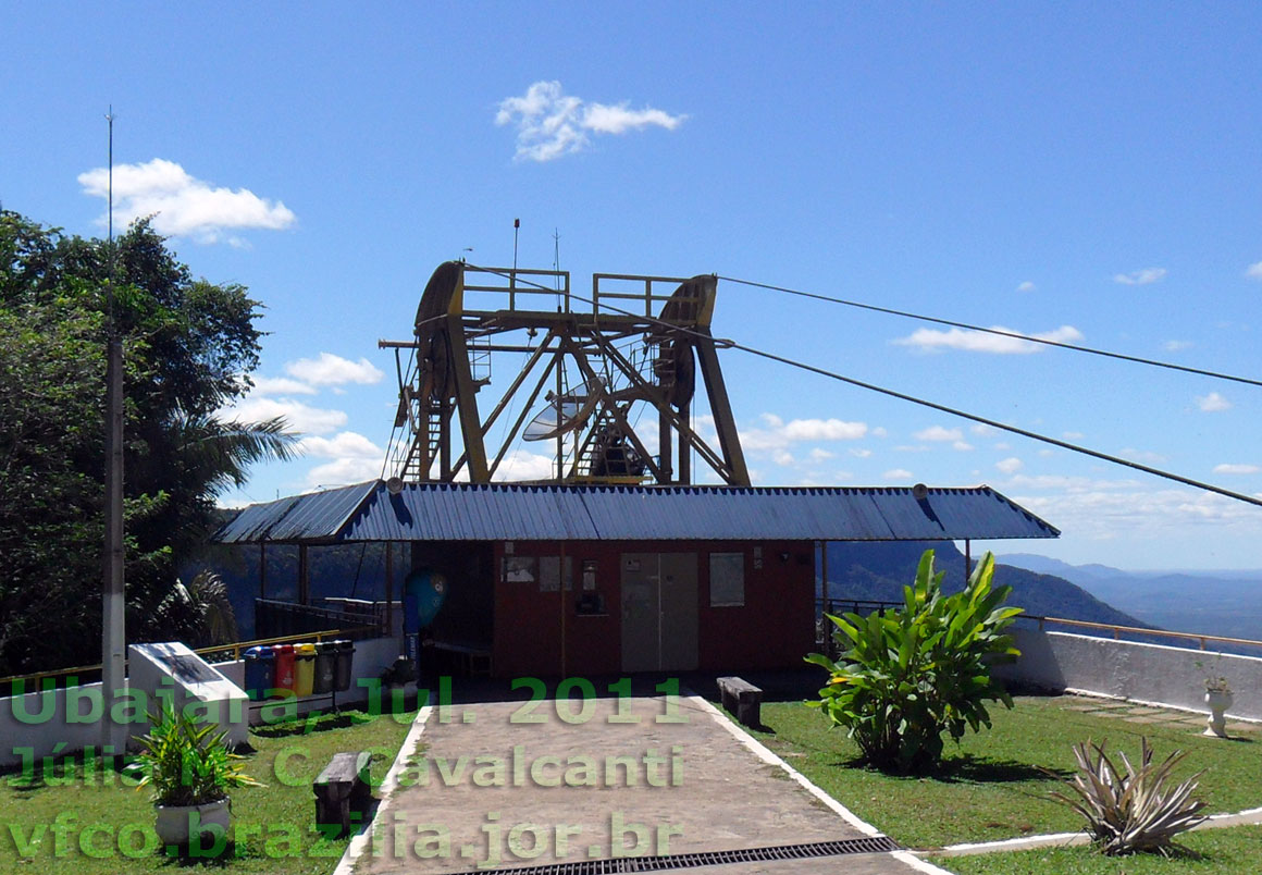 Estação superior do Teleférico de Ubajara, em um promontório sobre o vale do rio das Minas