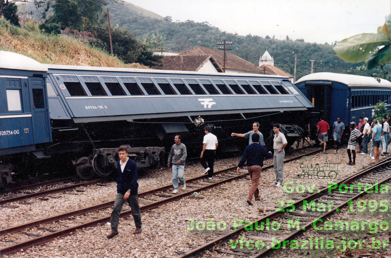 Descarrilamento do Trem Azul, sem consequências, na estação ferroviária de Governador Portela, Março de 1995