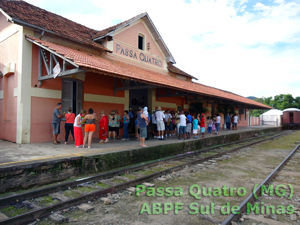 Plataforma da estação ferroviária de Passa Quatro, ponto inicial do Trem da Serra da Mantiqueira
