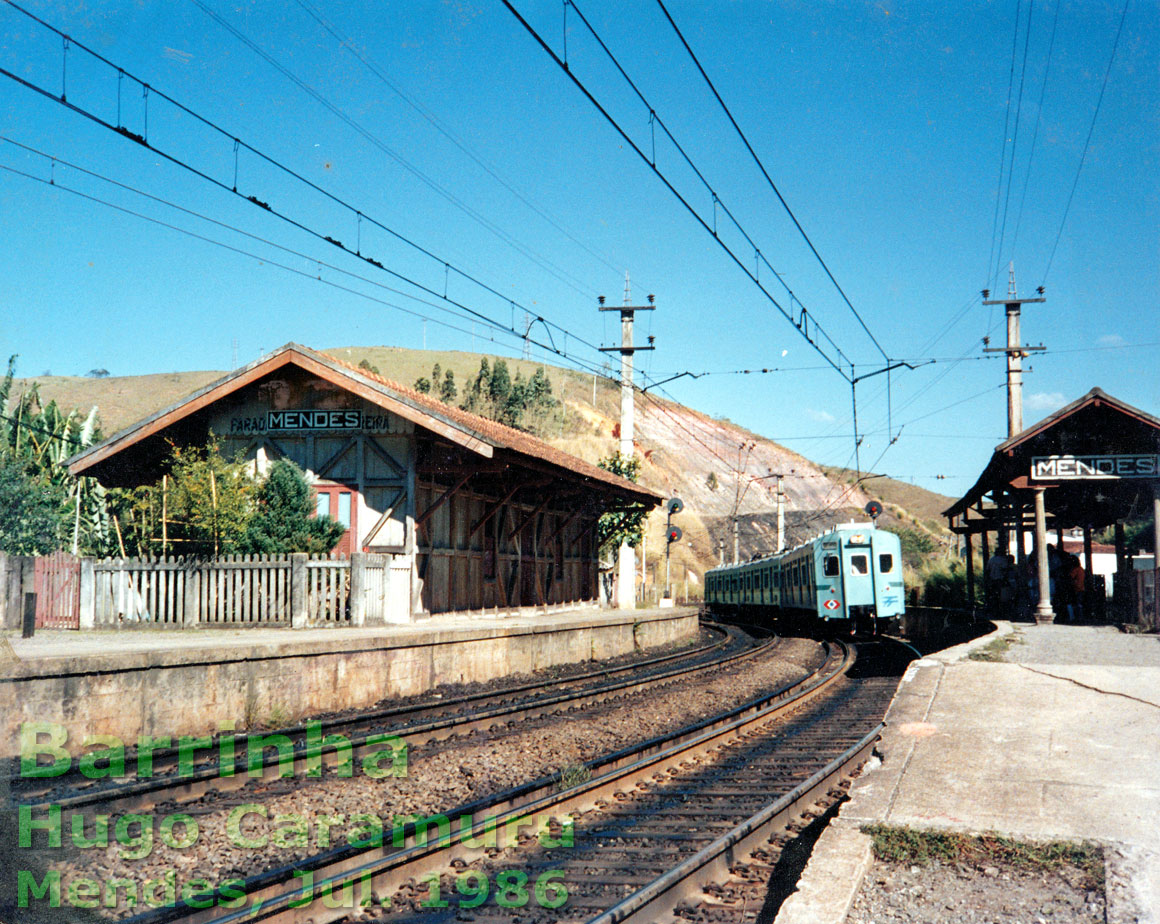 Trem Barrinha na estação ferroviária de Mendes