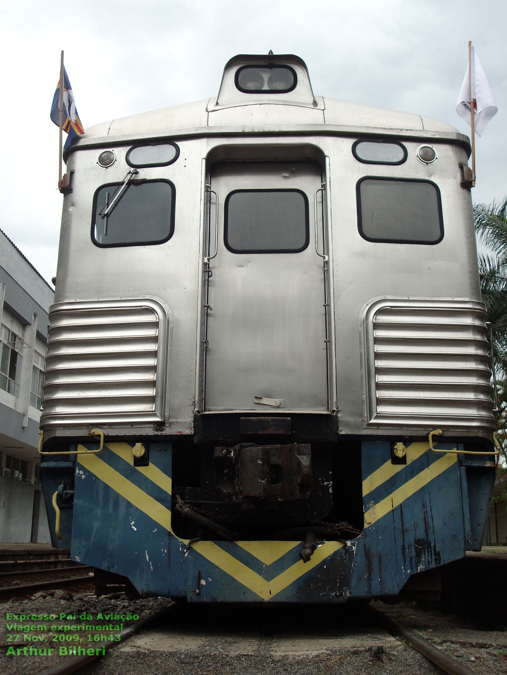 Vista frontal da automotriz utilizada no trem turístico