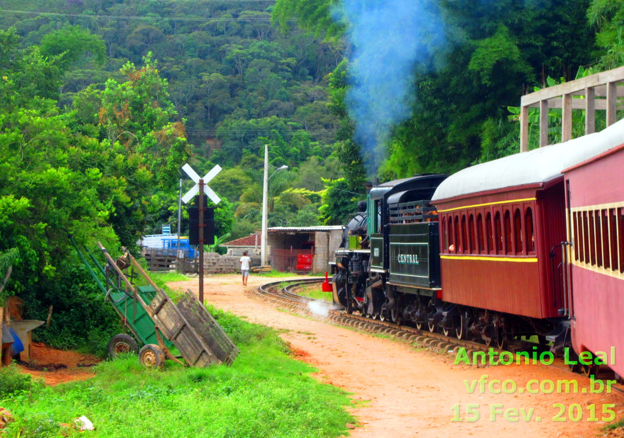 Trem das Águas, puxado pela locomotiva Mikado nº 1424 da antiga Central do Brasil (EFCB)