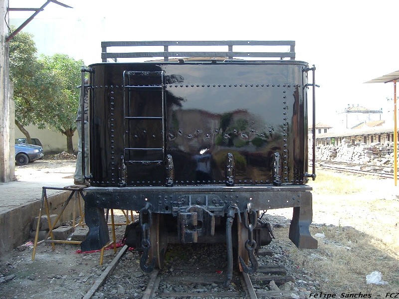 Tênder da locomotiva a vapor nº 1424 em 2005, após a reforma pela ABPF
