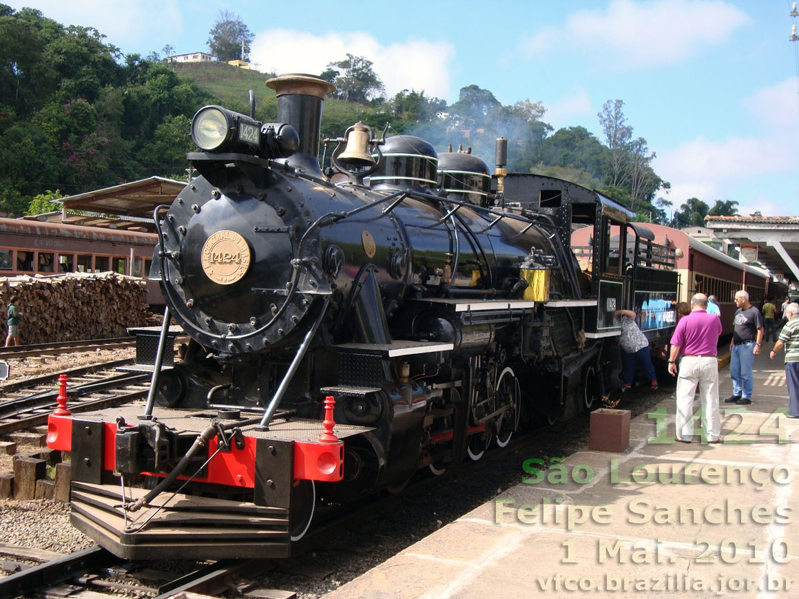 Locomotiva a vapor 1424 aguardando liberação para partir com o Trem das Águas em 1 Mai. 2010, data de sua primeira viagem em São Lourenço (MG)