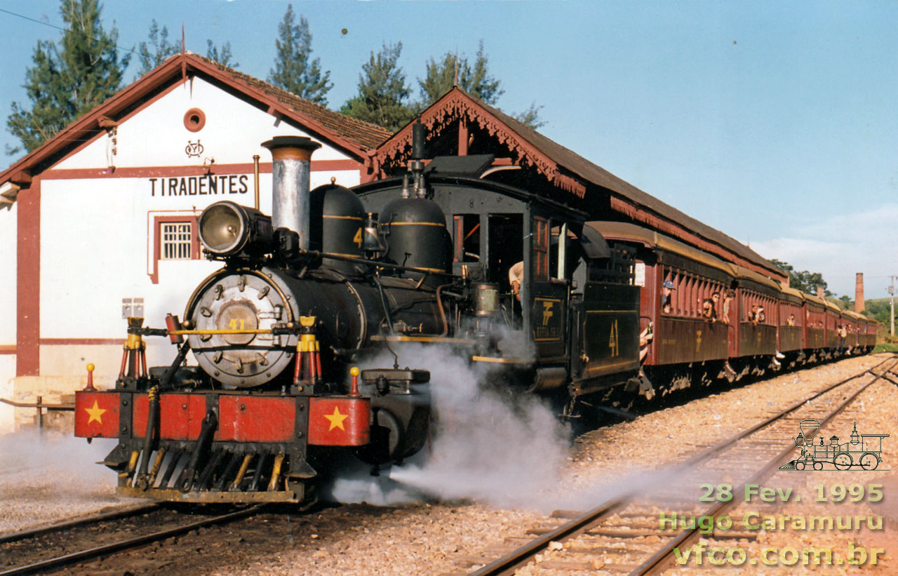 Locomotiva 4-7-0 nº 41 da “Bitolinha” partindo de Tiradentes para São João del Rei às 17:00 do dia 28 Fev. 1995