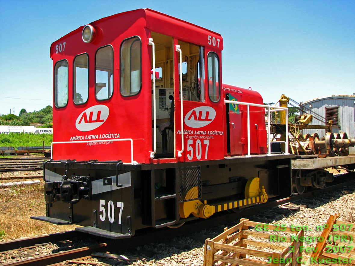 Locomotiva GE 25 ton. nº 507 da ferrovia ALL em Rio Negro (PR), 3 Fev. 2007, by Jean C. Kuester 