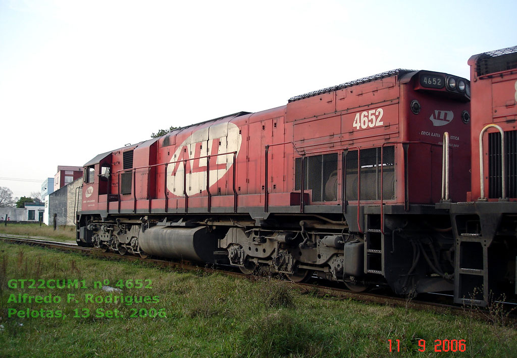 Lateral posterior da Locomotiva GT22CUM1 nº 4652 da ferrovia ALL em Pelotas (RS), 11 Set. 2006