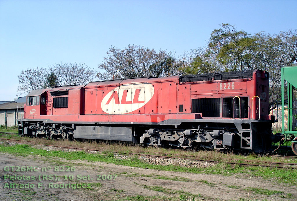 Locomotiva GT26MC nº 8226 em Pelotas (2007), por Alfredo F. Rodrigues