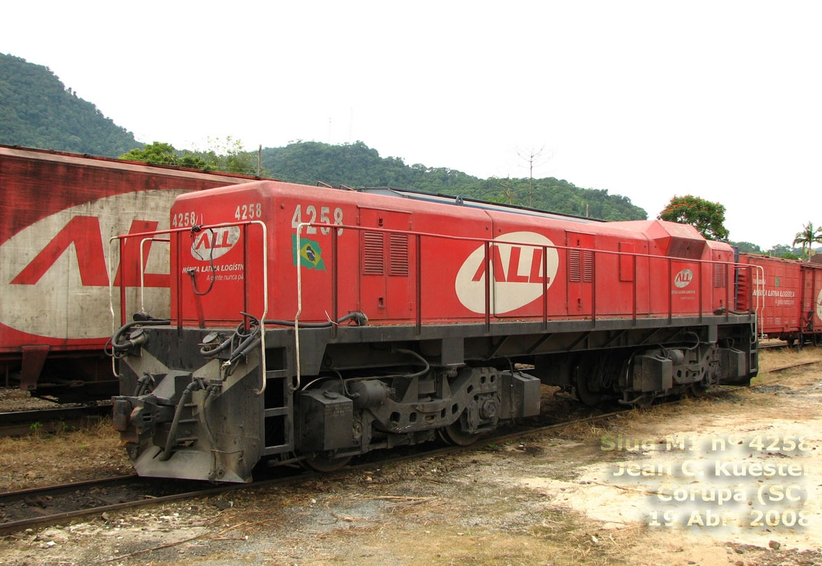 Locomotiva "Slug" M1 nº 4258 da ferrovia ALL em Corupá (SC), 19 Abr. 2008, by Jean C. Kuester