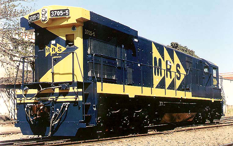 Locomotiva C30-7MP n&deg; 3705-5 da ferrovia MRS