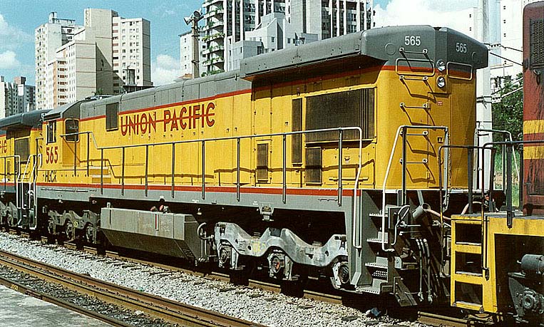 Locomotiva C36ME n° 565 da ferrovia MRS em Belo Horizonte