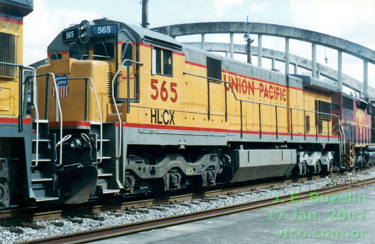 Locomotiva HLCX nº 565 na chegada a Belo Horizonte em 2001