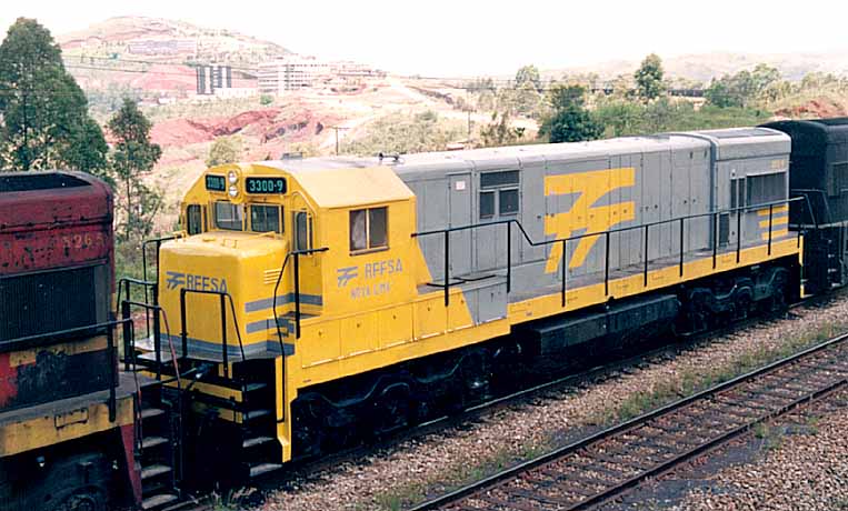 Locomotiva U23CA no &uacute;ltimo padr&atilde;o de pintura da RFFSA - Rede Ferrovi&aacute;ria Federal