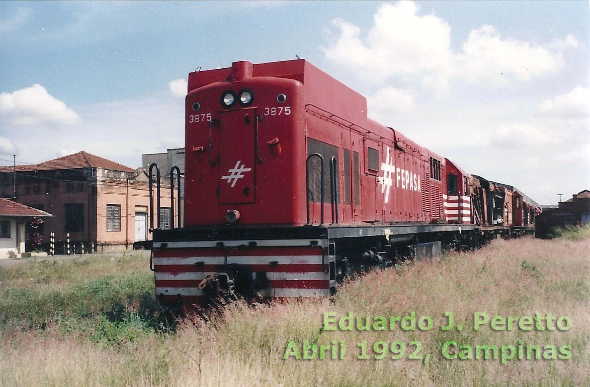 Locomotiva U20C nº 3875 Fepasa (bitola 1,00 m) com motor Fiat, em Campinas