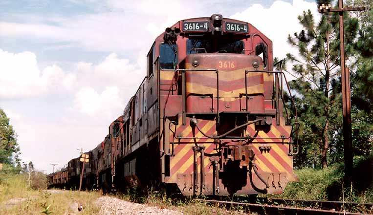 Locomotiva GE U23CA n&ordm; 3616-4F da RFFSA - Rede Ferrovi&aacute;ria Federal