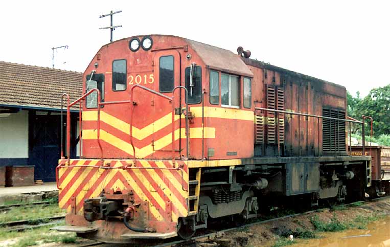 Locomotiva GE U5B n° 2015-2E da RFFSA - Rede Ferroviária Federal