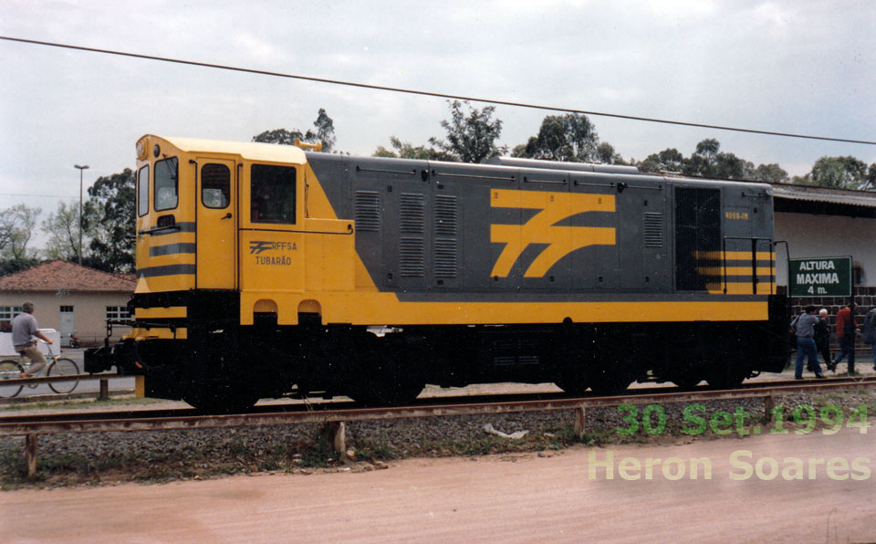 Locomotiva GL8 n° 4008-1M reconstruída nas oficinas da RFFSA em Tubarão (SC) a partir de duas locomotivas acidentadas