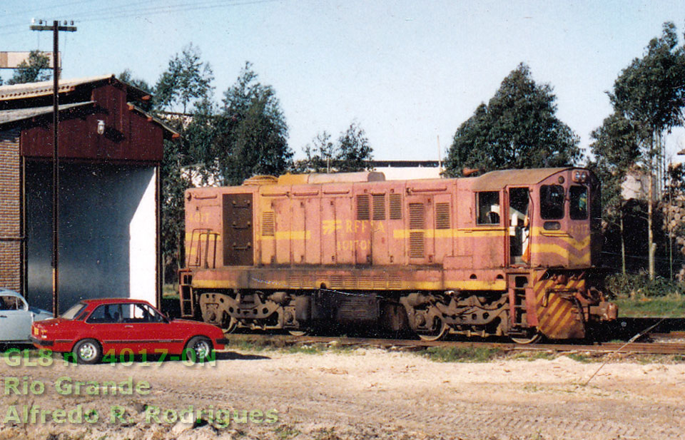 Locomotiva GL-8 n° 4017-0N da RFFSA em Rio Grande, RS