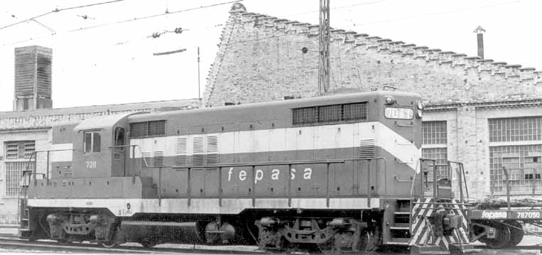 Locomotiva GP-18 n° 7011