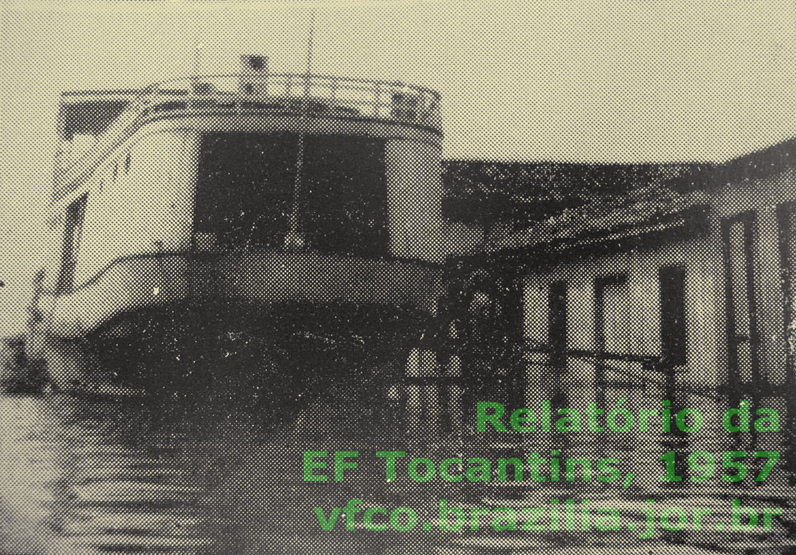 Navio na rua principai de Tucuruí, durante a enchente de 1957