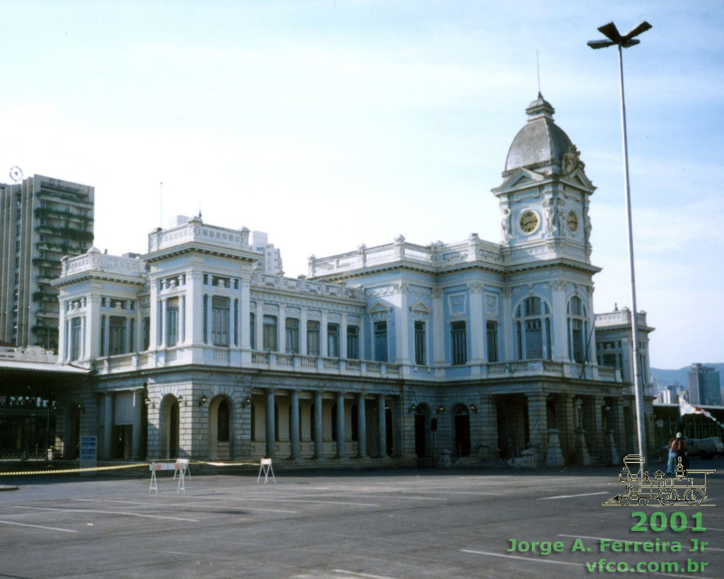Fachada do prédio da estação ferroviária de Belo Horizonte em 2001