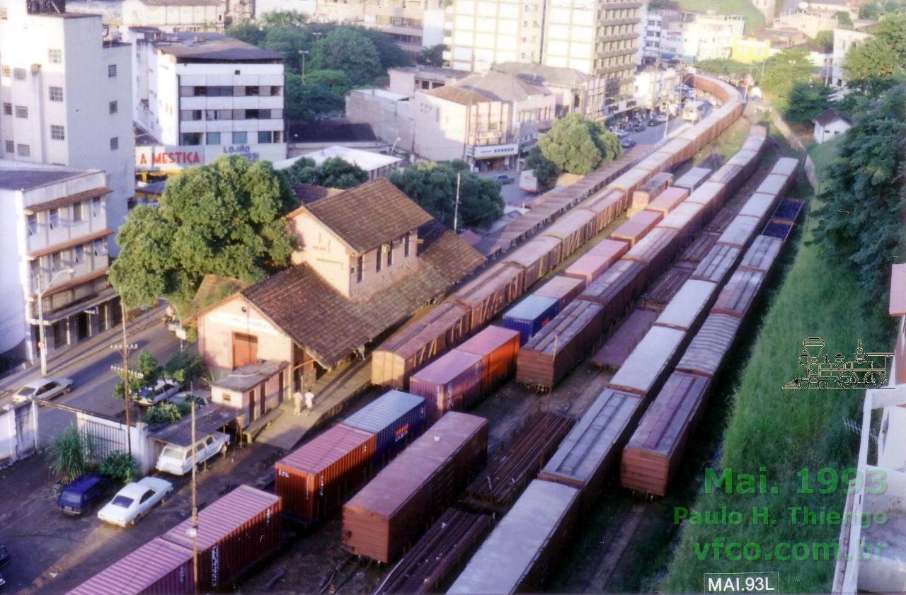 Manobra de vagões no pátio da estação ferroviária de Cachoeiro de Itapemirim no final de 1993