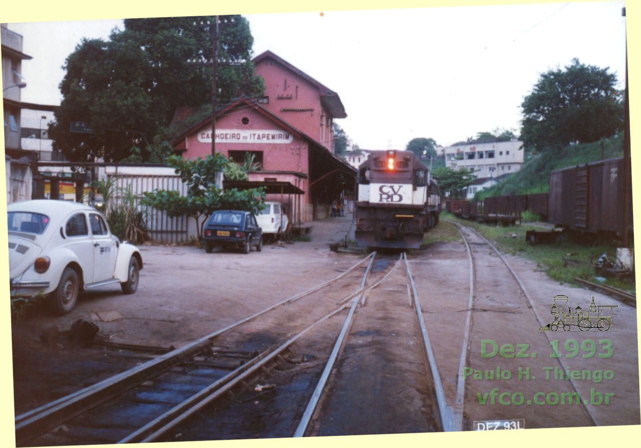 Locomotivas da EFVM - Estrada de Ferro Vitória a Minas manobrando junto à estação ferroviária de Cachoeiro de Itapemirim, no início da década de 1990