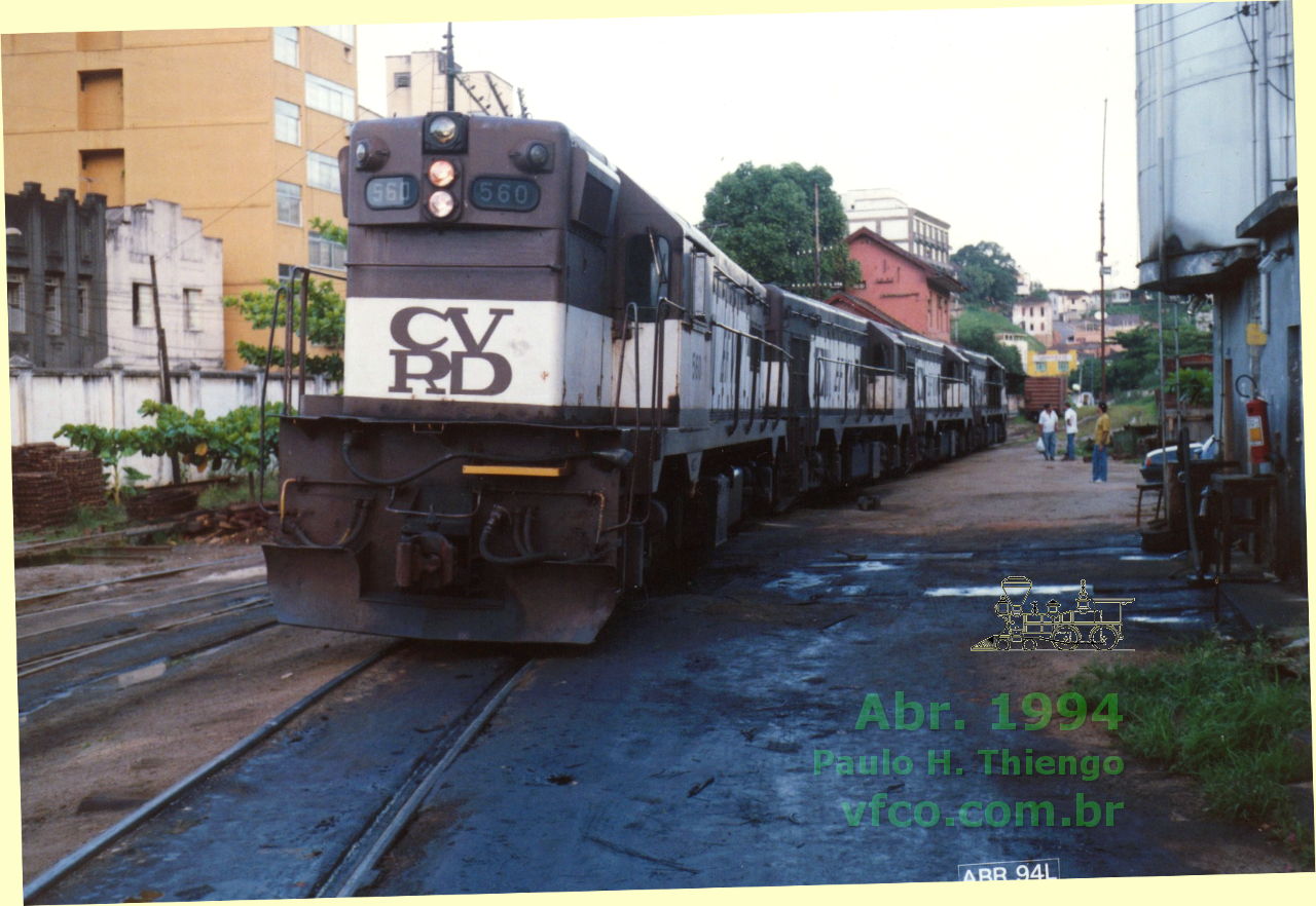 Quadra de locomotivas G12 da EFVM - Estrada de Ferro Vitória a Minas, comandadas pela nº 560, manobrando no pátio ferroviário de Cachoeiro de Itapemirim