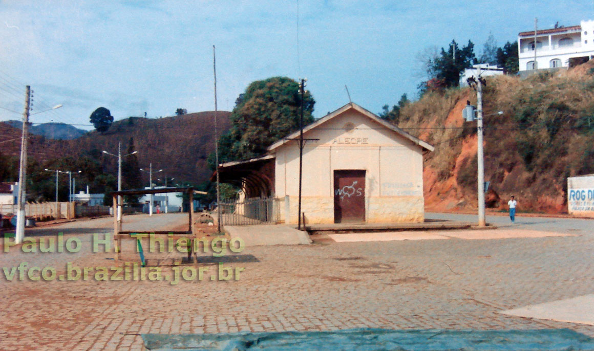 Prédio da antiga estação ferroviária de Alegre, por volta de 1994