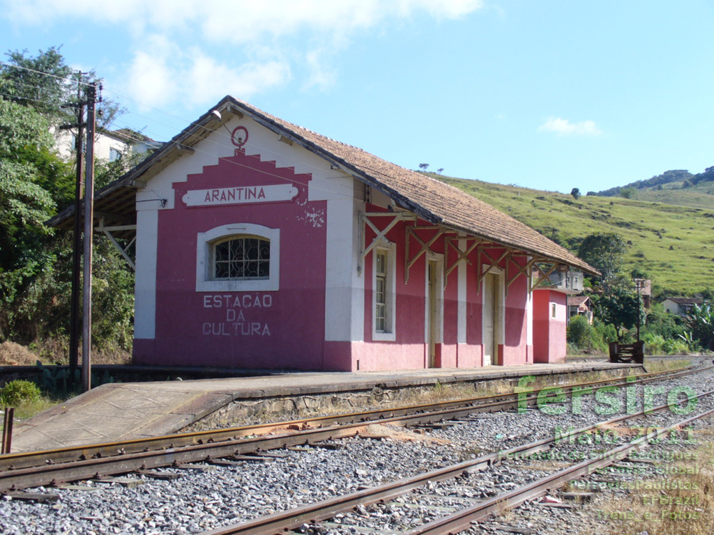 Estação ferroviária de Arantina, vista do lado da plataforma e dos trilhos