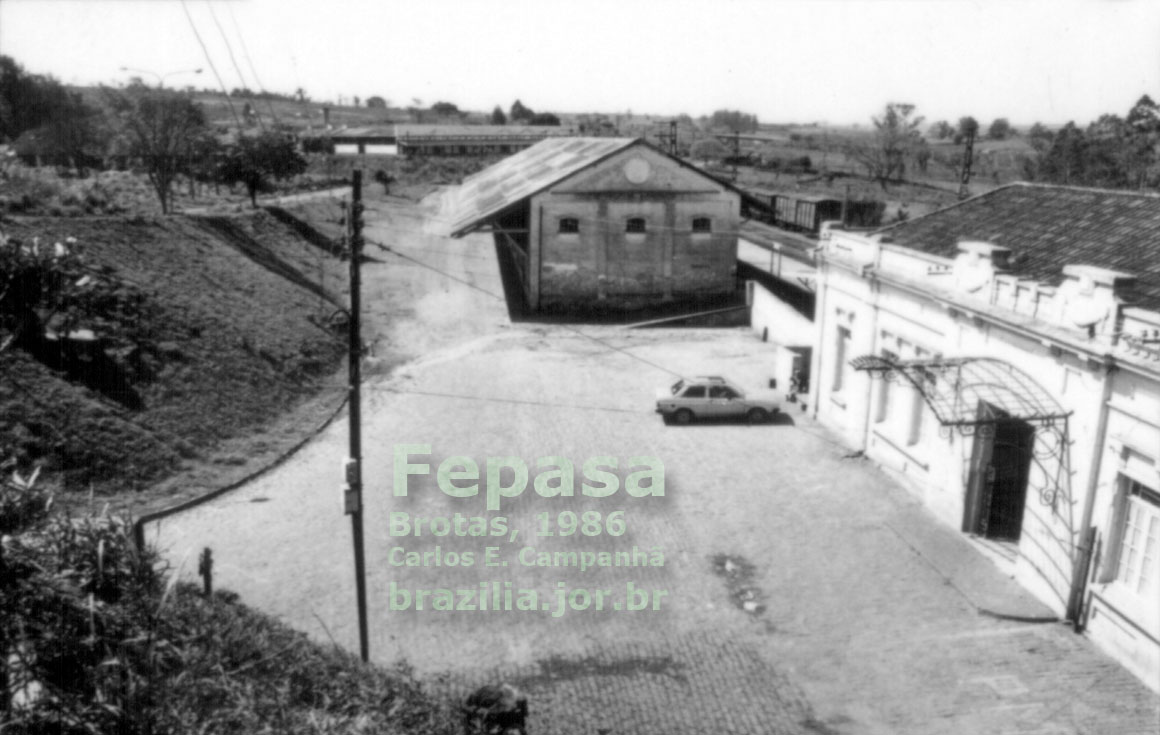 Localização e acesso ao armazém ferroviário da Fepasa em Brotas