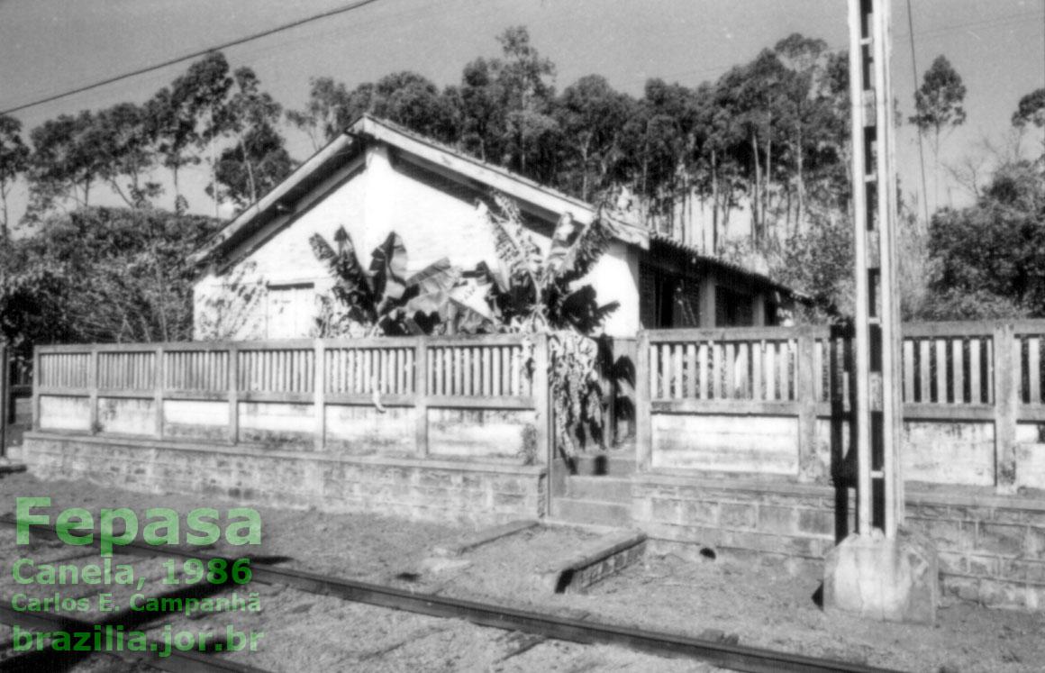 Casa da estação ferroviária de Canela, registrada no relatório de 1986 da Fepasa
